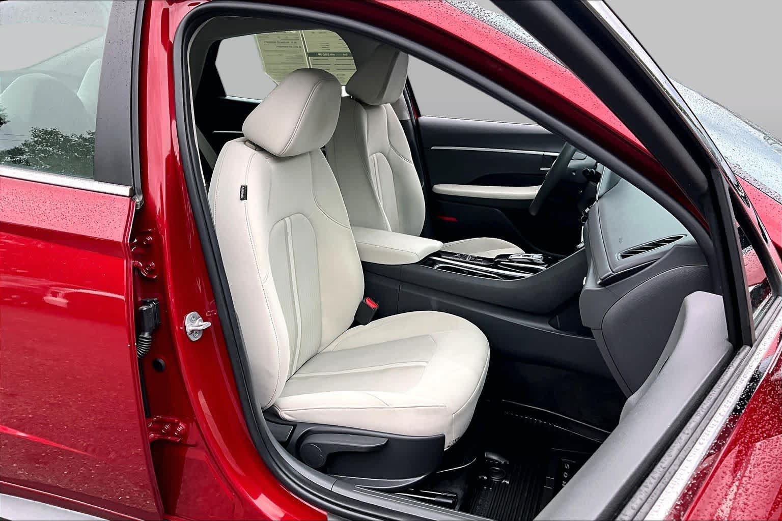 Used 2023 Hyundai Sonata SE w/ Preferred Accessory Package FWD image 8