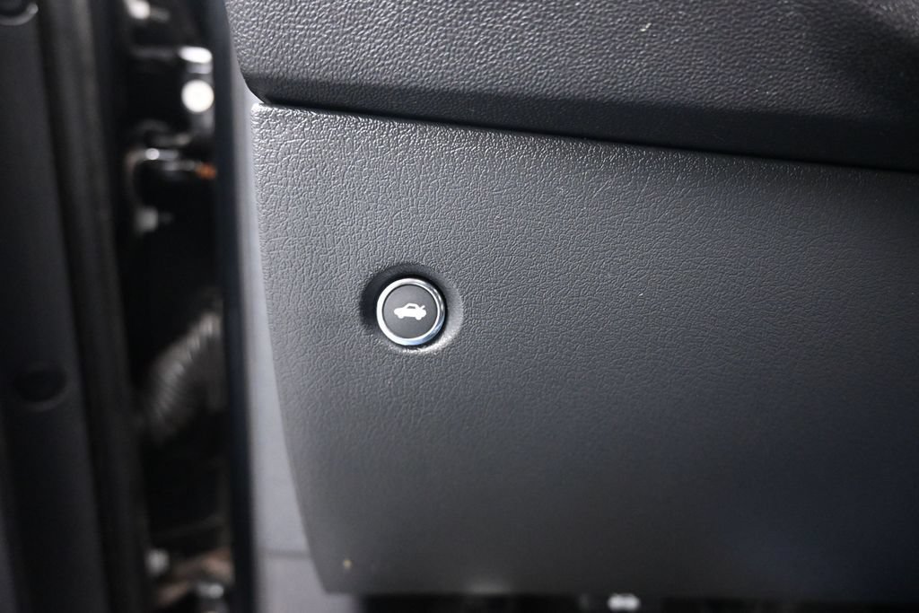 Used 2012 Dodge Challenger SXT RWD image 23