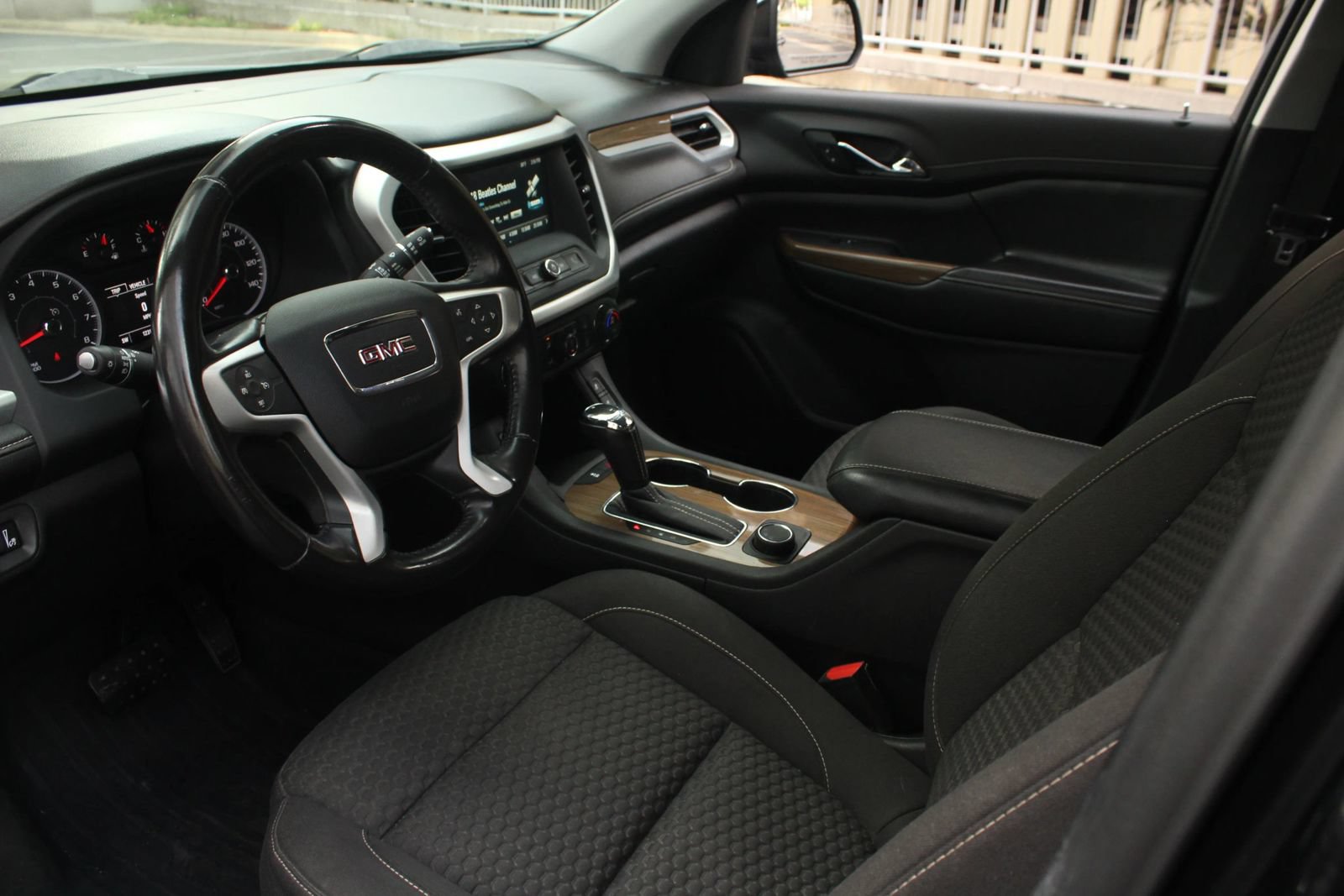 Used 2019 GMC Acadia SLE w/ LPO, Floor Liner Package FWD image 13