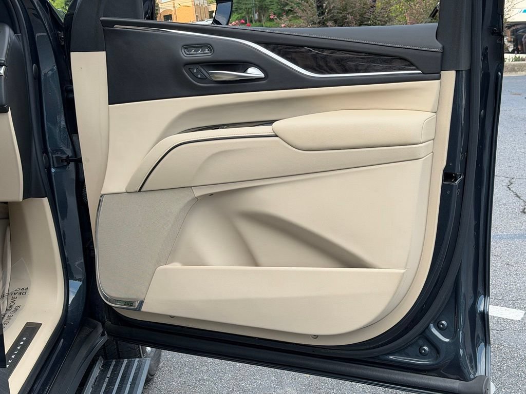 Used 2022 Cadillac Escalade Premium Luxury w/ Performance Package AWD/4WD image 37