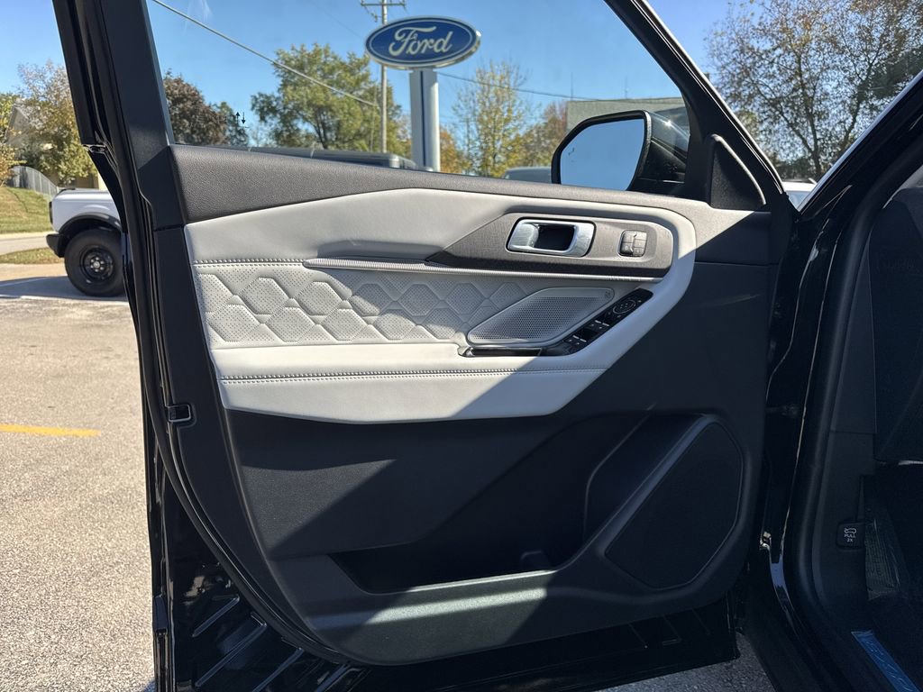 New 2026 Ford Explorer Platinum image 18