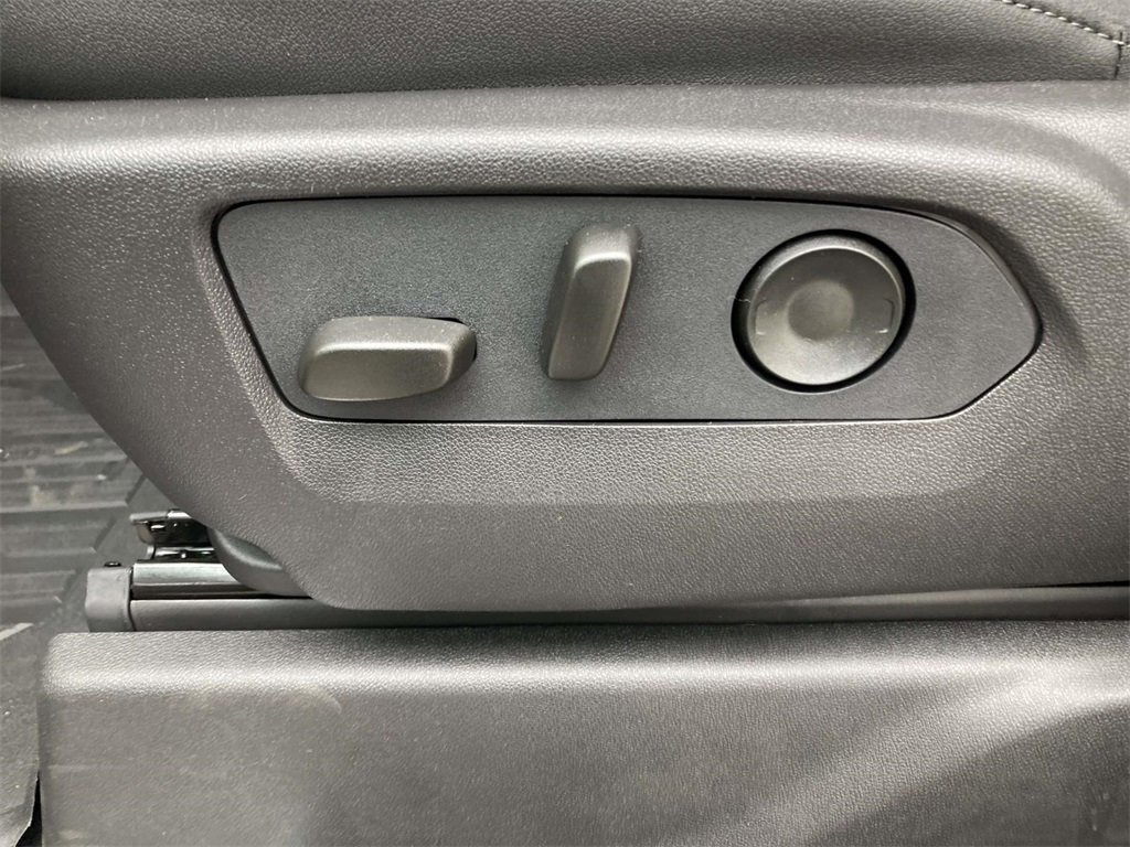 New 2026 GMC Sierra 2500 SLT w/ SLT Convenience Package image 17