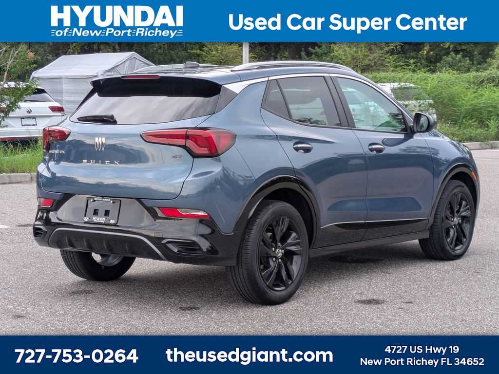 Used 2024 Buick Encore GX Sport Touring FWD image 5