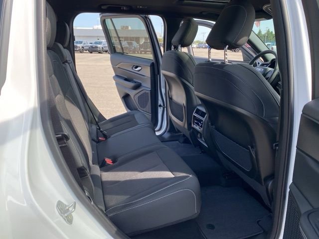 New 2025 Jeep Grand Cherokee Laredo X w/ Luxury Tech Group I image 31