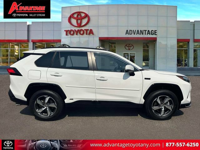 Used 2023 Toyota RAV4 SE w/ Weather & Moonroof Package AWD/4WD image 5