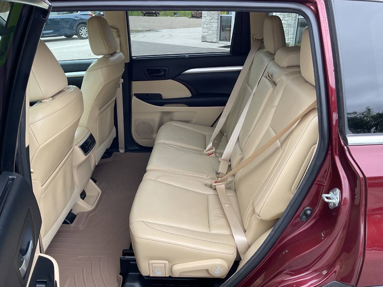 Used 2015 Toyota Highlander XLE AWD/4WD image 30