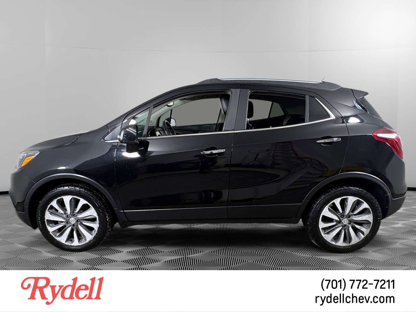 Used 2018 Buick Encore Preferred image 2