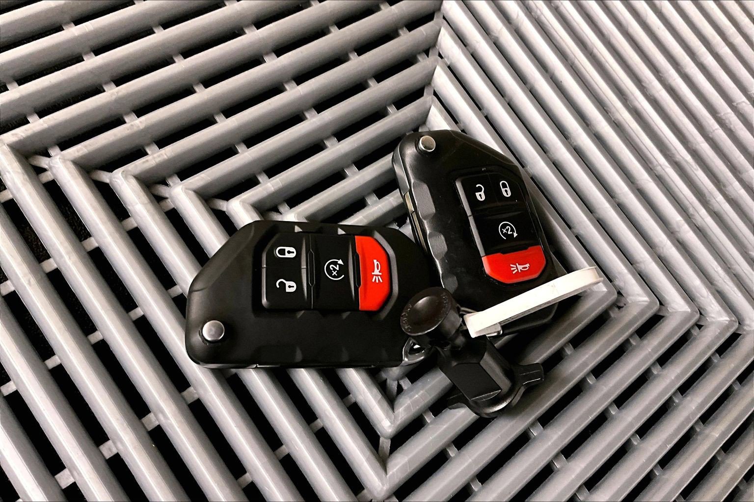 Used 2025 Jeep Wrangler Unlimited Sahara w/ Safety Group AWD/4WD image 12