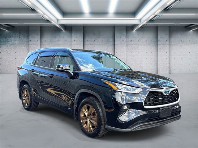 Used 2022 Toyota Highlander Bronze Edition AWD/4WD image 3