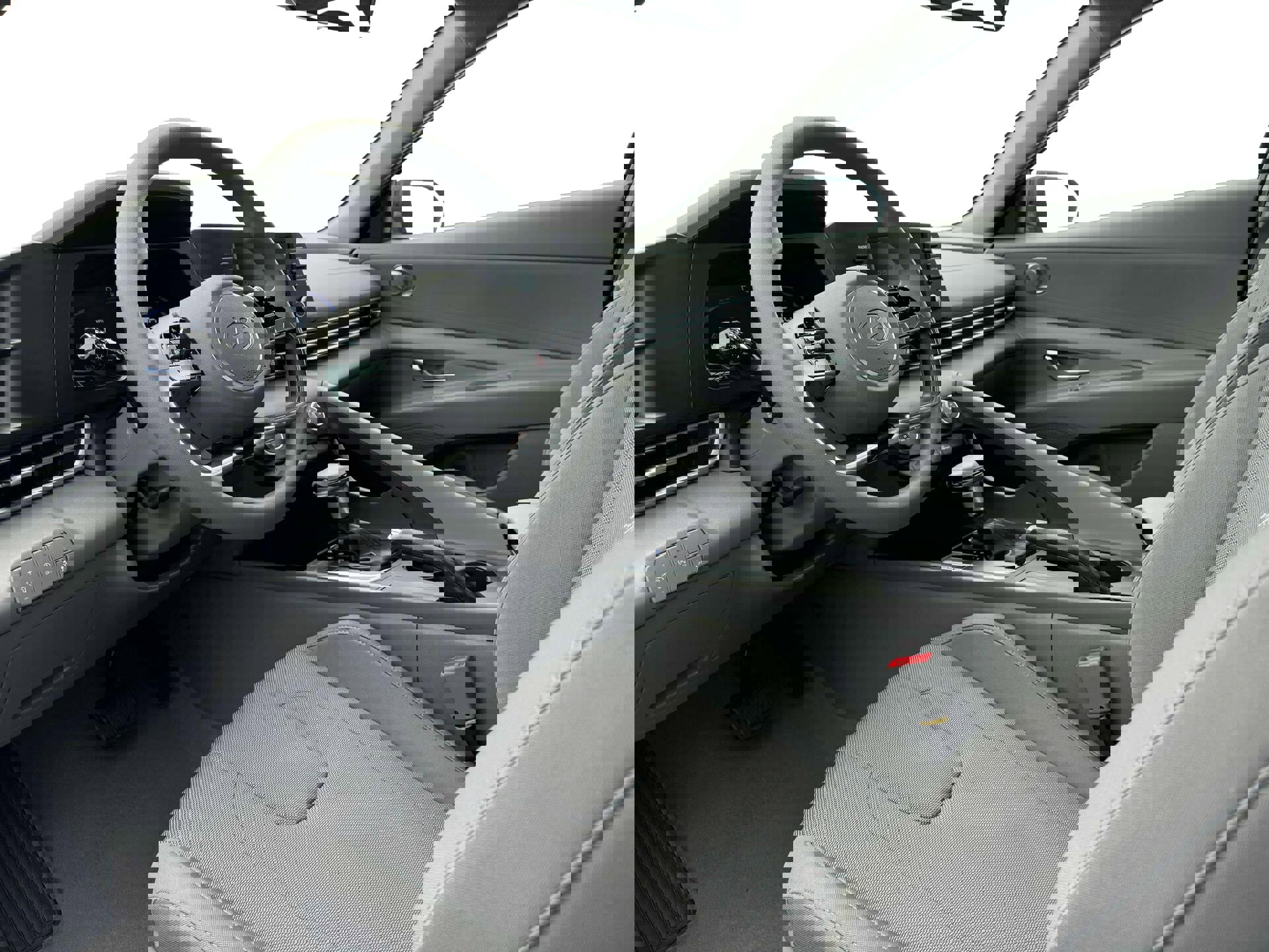 New 2025 Hyundai Elantra SE image 14