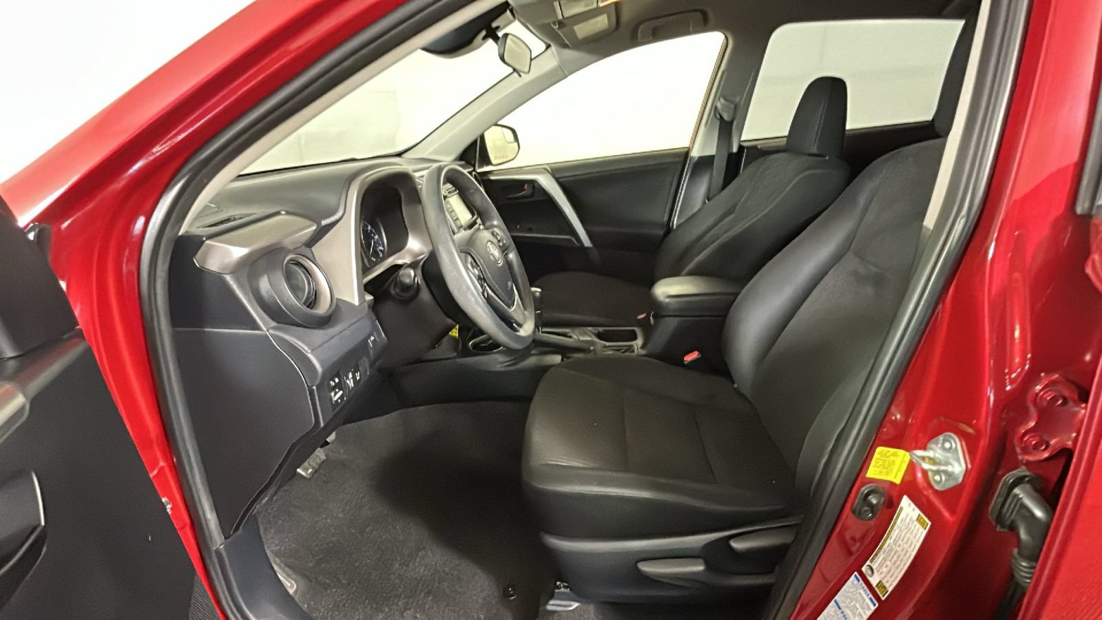 Used 2017 Toyota RAV4 LE AWD/4WD image 11