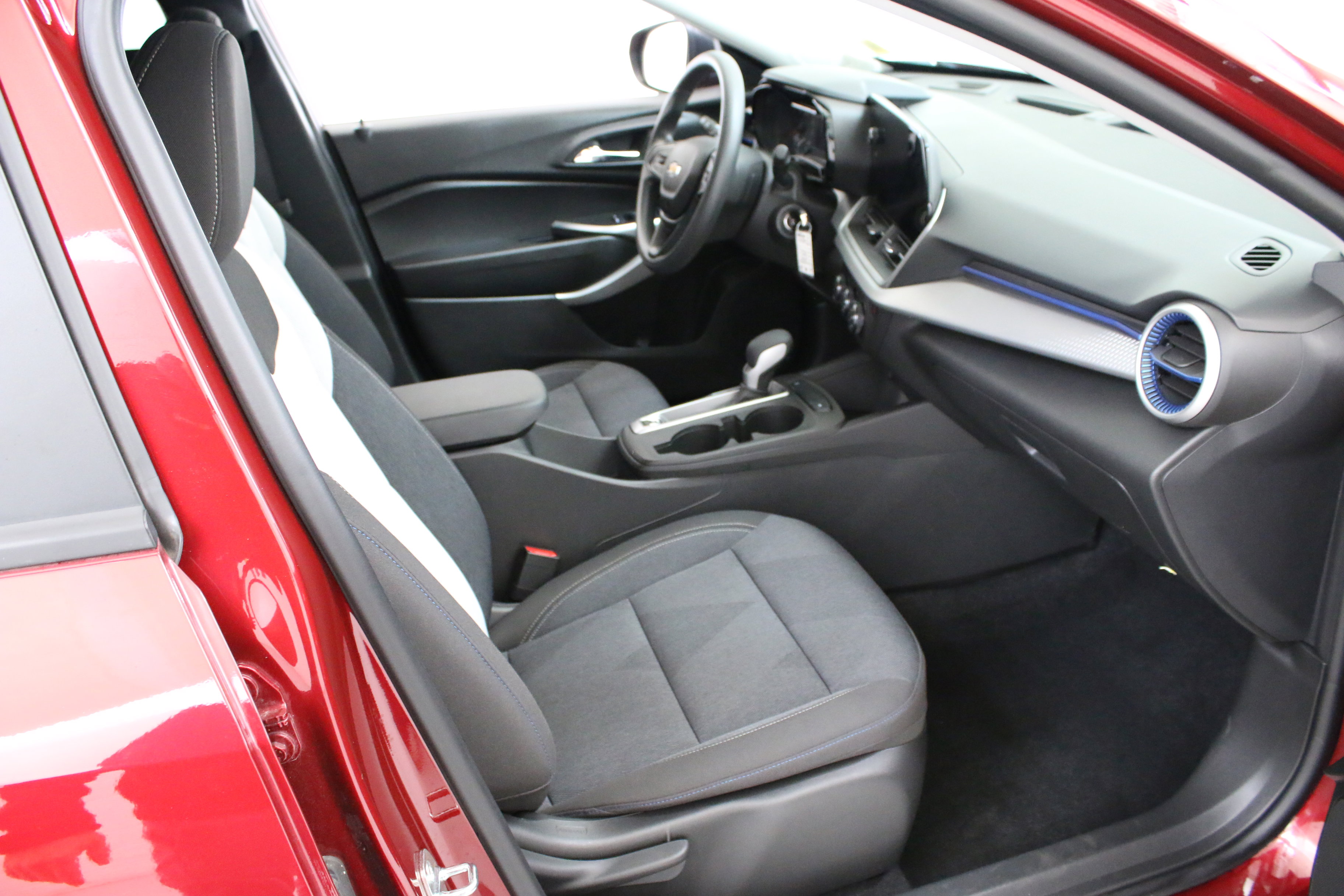 Certified 2024 Chevrolet Trax LS FWD image 29