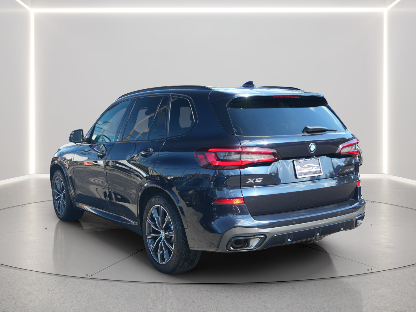 Used 2021 BMW X5 xDrive40i w/ M Sport Package AWD/4WD image 3