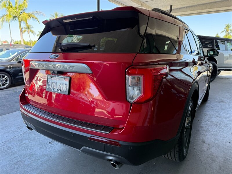 Used 2021 Ford Explorer XLT w/ Equipment Group 202A RWD image 11