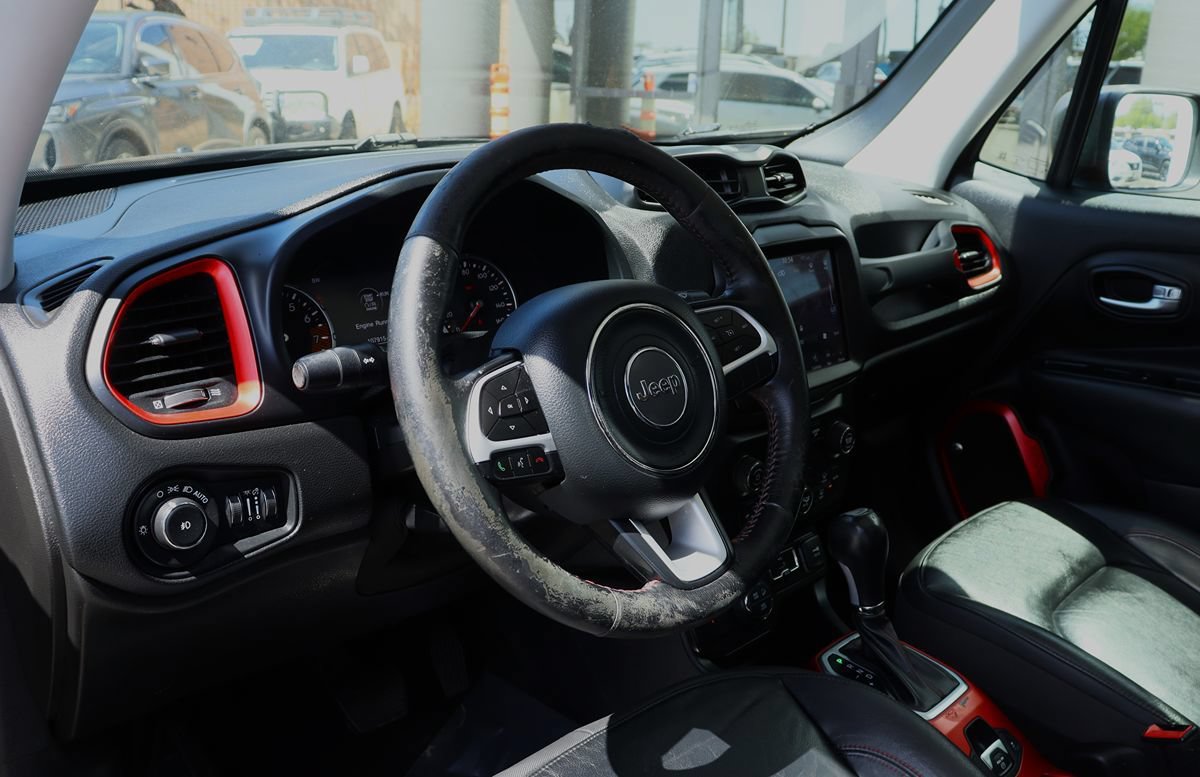 Used 2019 Jeep Renegade Trailhawk AWD/4WD image 39