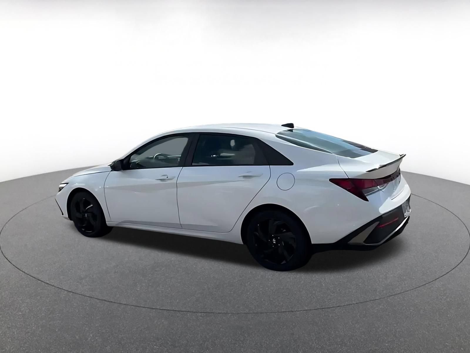 Used 2026 Hyundai Elantra Sport FWD image 13