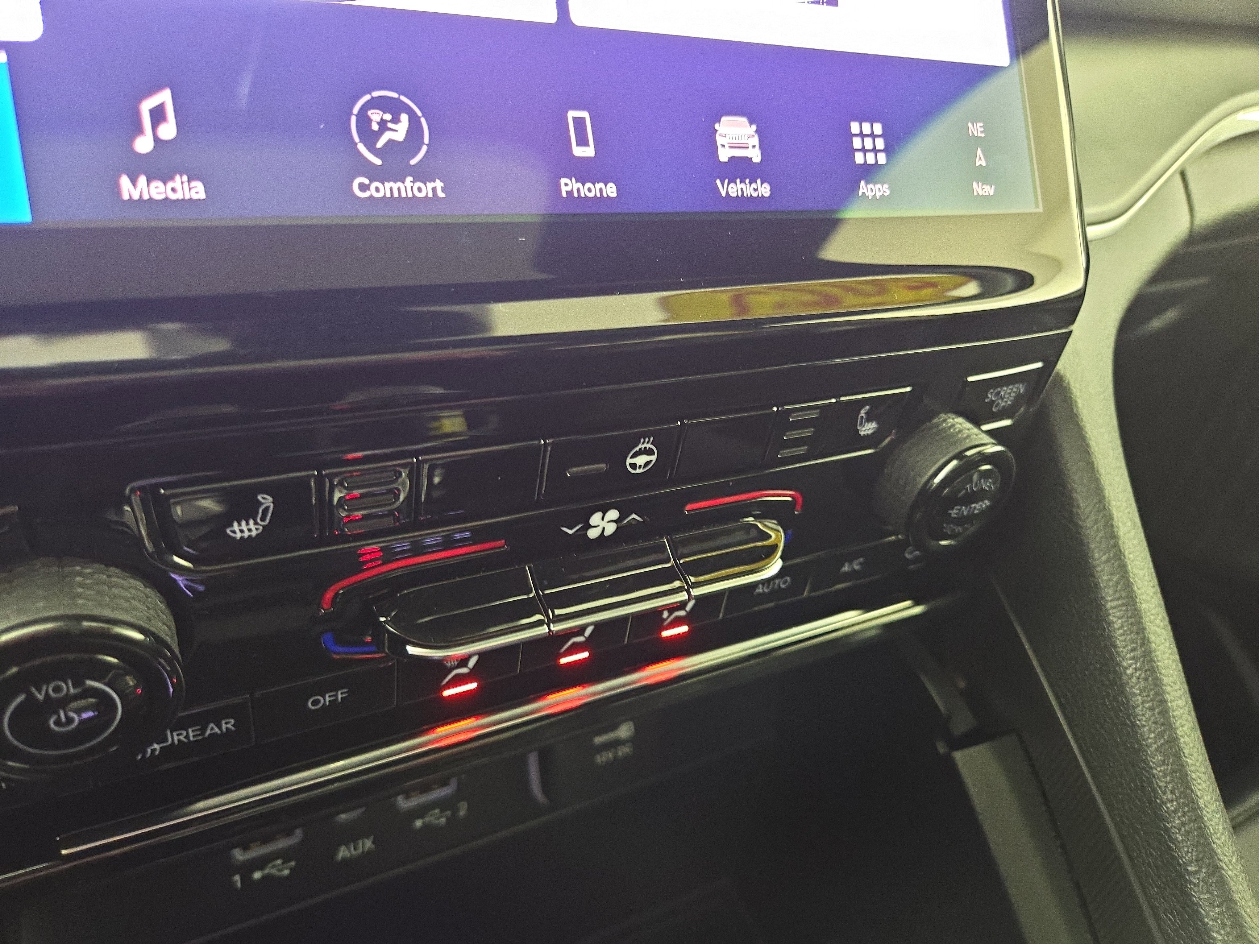 Used 2025 Jeep Grand Cherokee Limited w/ Black Appearance Package image 28