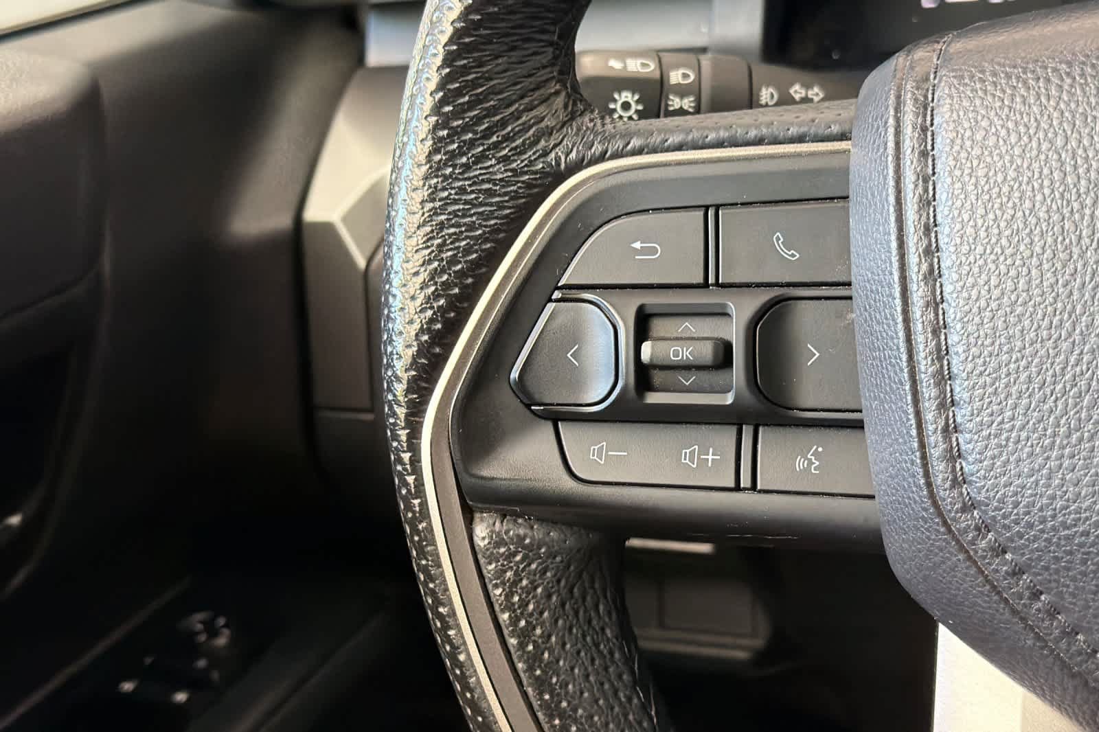 Used 2024 Toyota Tacoma SR5 AWD/4WD image 24