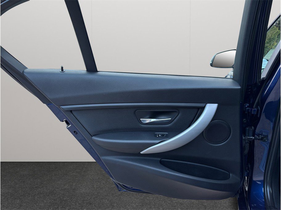 Used 2017 BMW 320i xDrive Sedan image 36