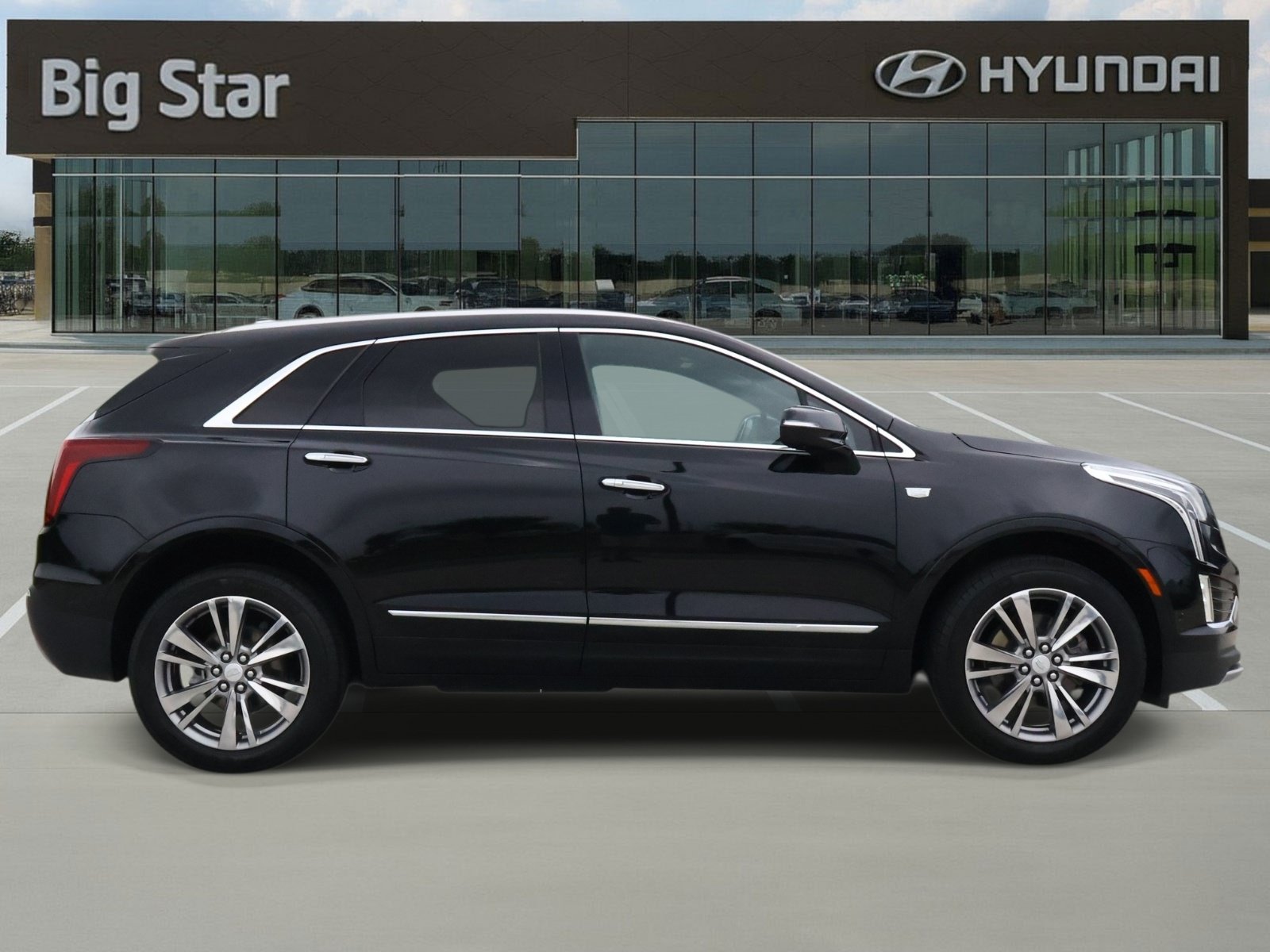 Used 2024 Cadillac XT5 Premium Luxury w/ Technology Package FWD image 5