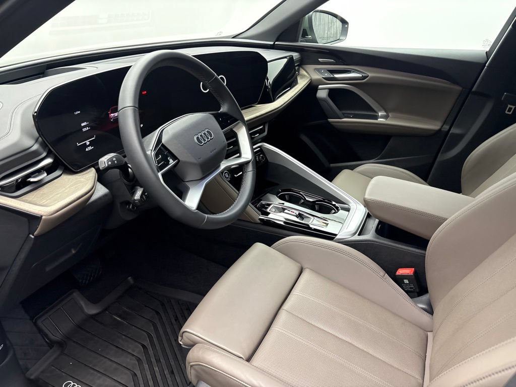 Used 2025 Audi Q5 Premium Plus w/ Premium Plus AWD/4WD image 5