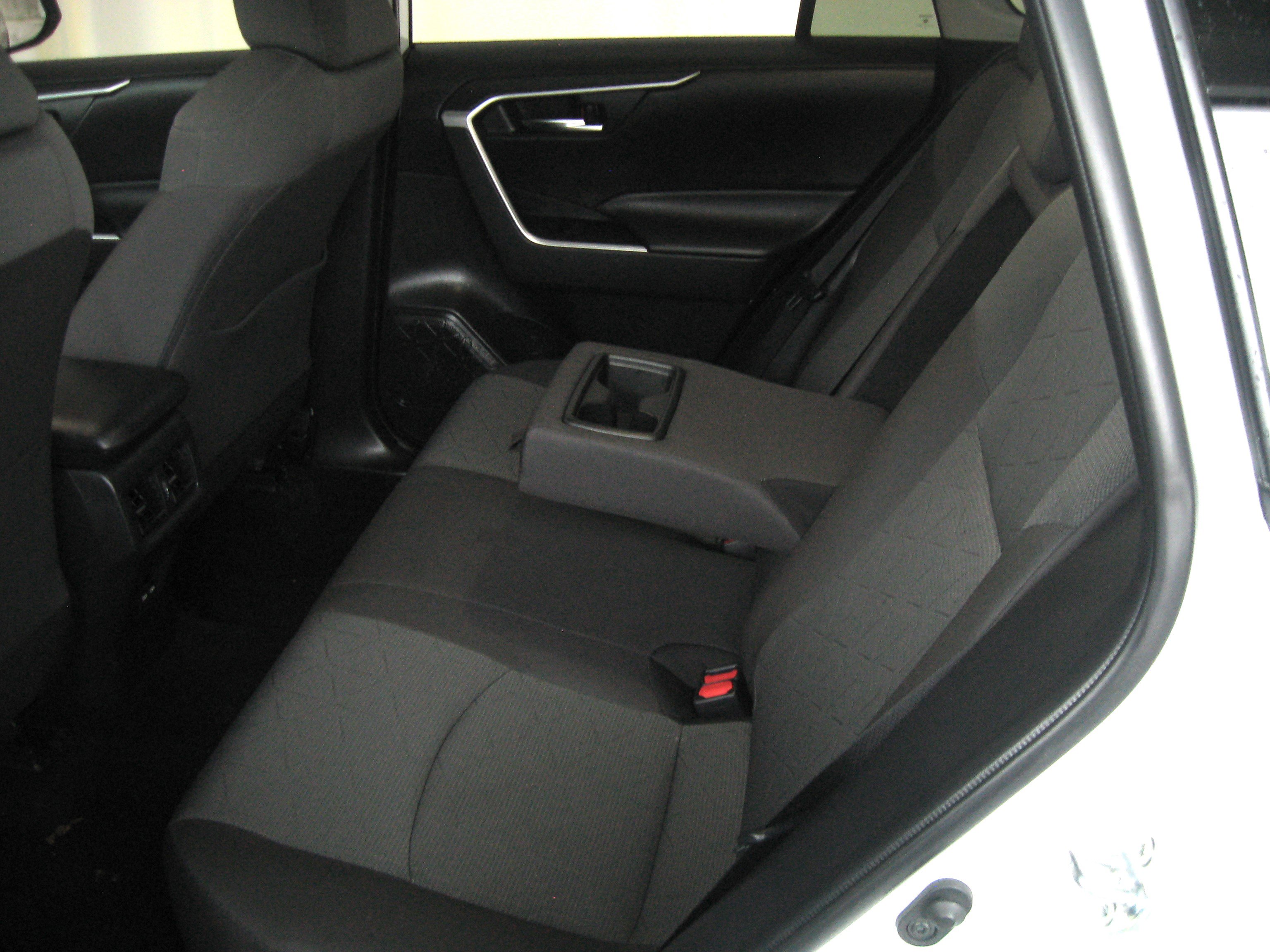 Used 2022 Toyota RAV4 XLE image 9