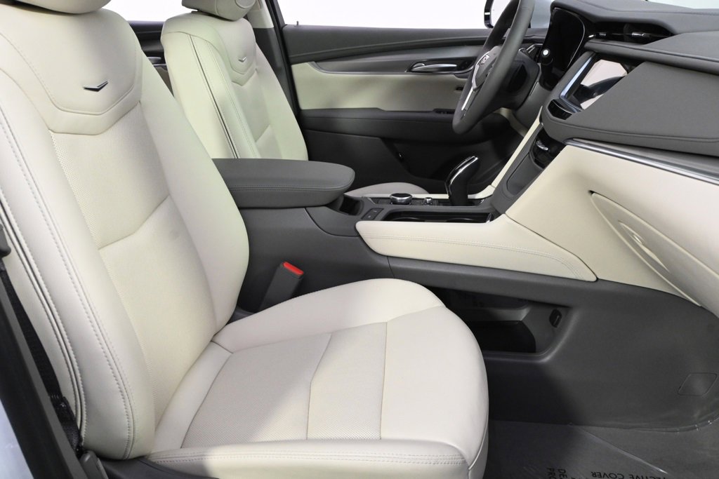 New 2025 Cadillac XT5 Premium Luxury w/ LPO, Floor Liner Package image 16