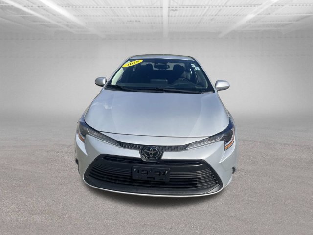 Used 2025 Toyota Corolla LE FWD image 12