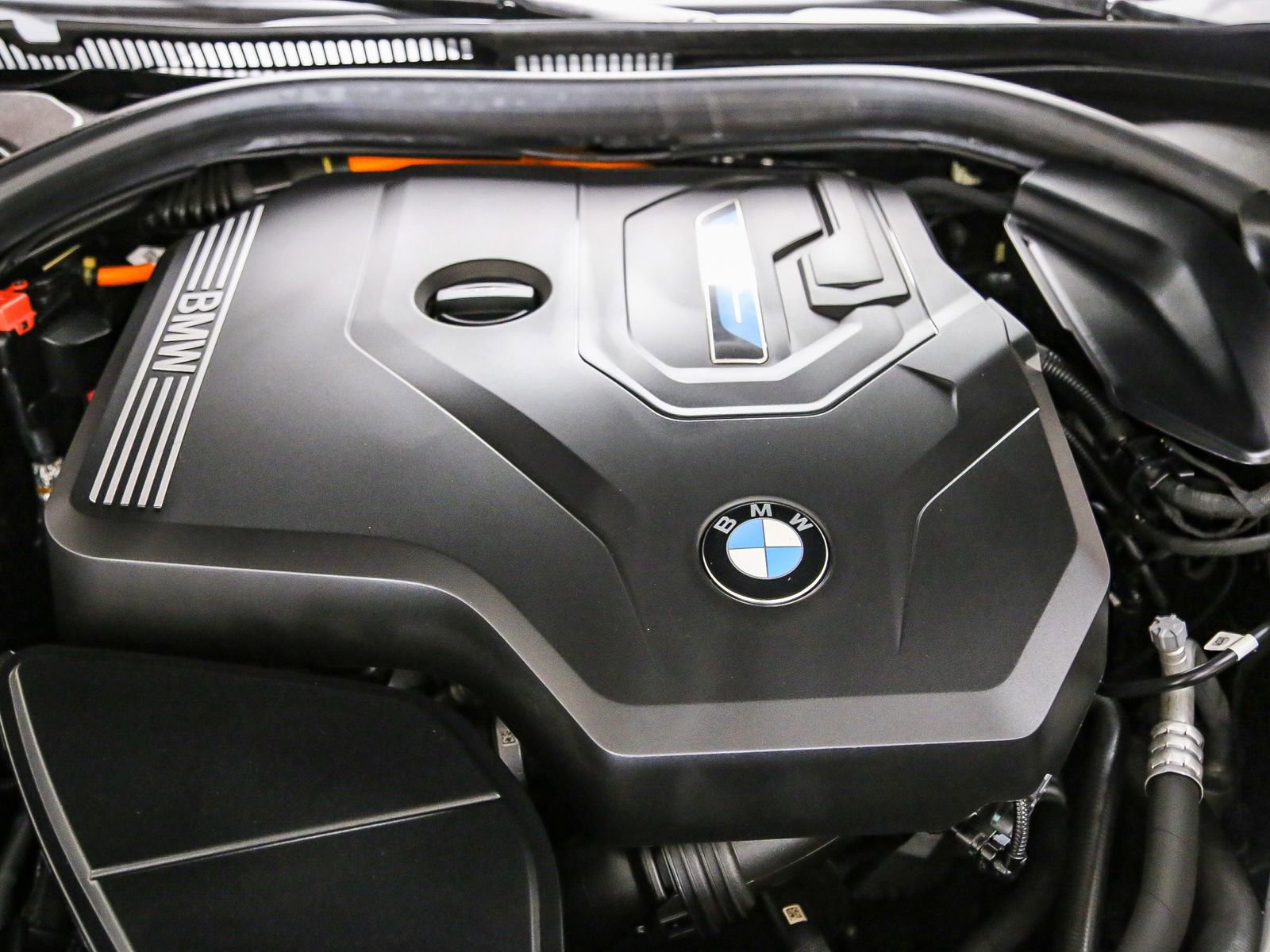 Used 2023 BMW 530e w/ Convenience Package RWD image 29