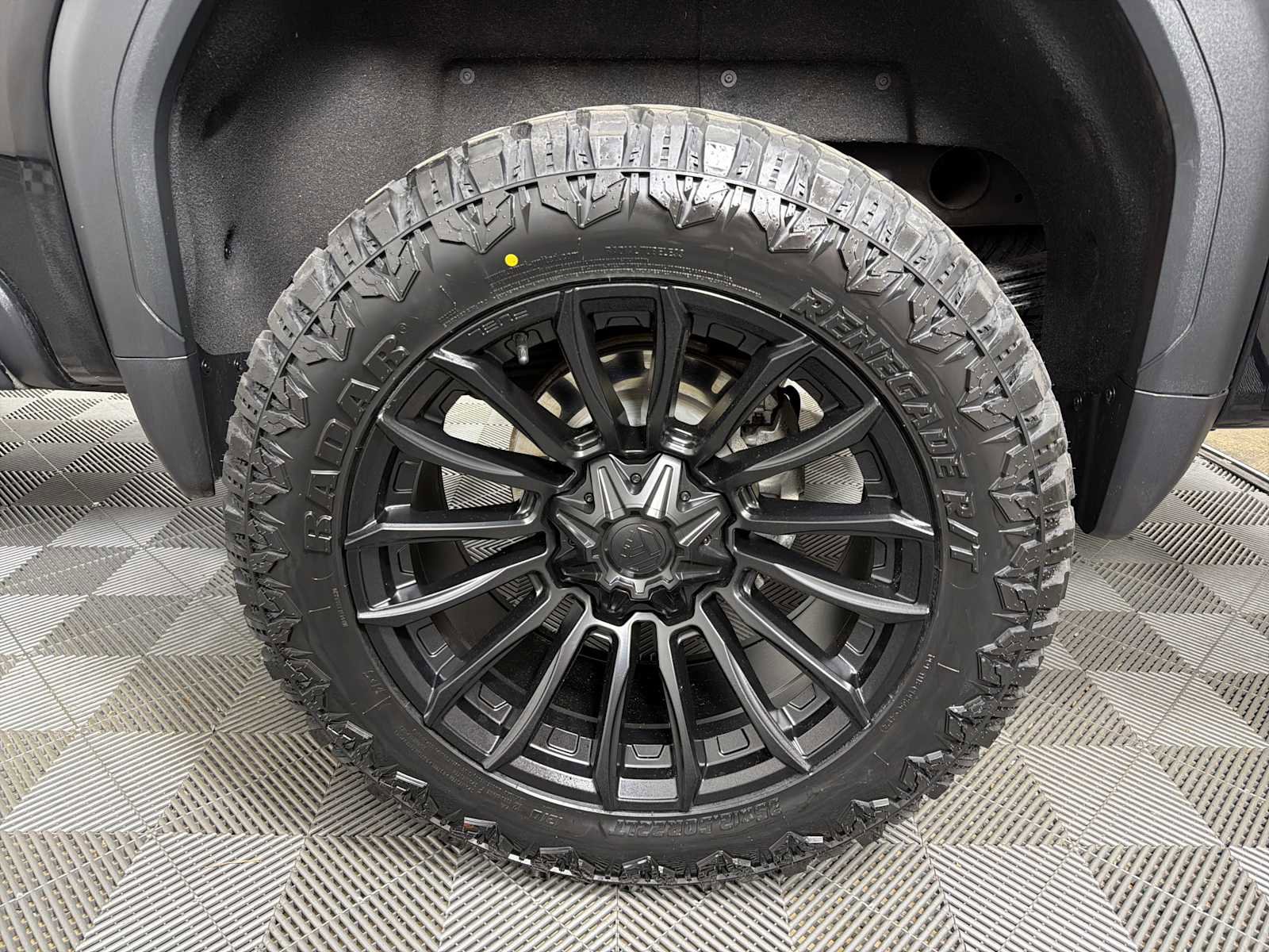 Used 2021 GMC Sierra 2500 Denali w/ Denali Ultimate Package image 19