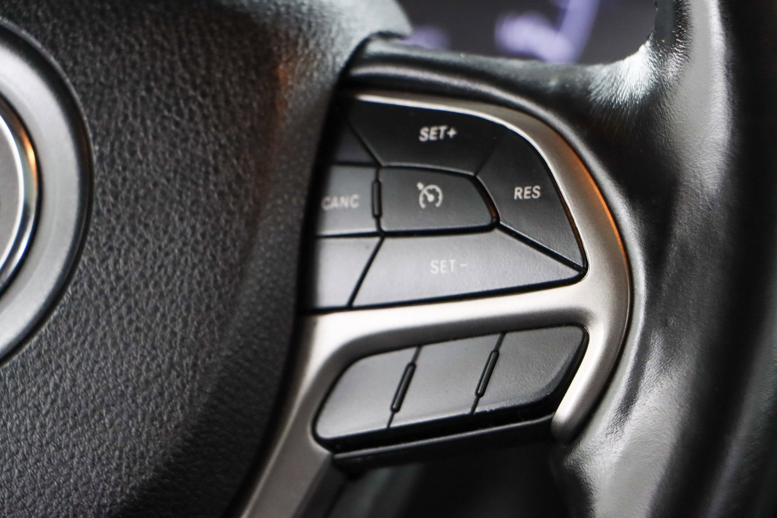 Used 2018 Jeep Grand Cherokee Altitude image 14