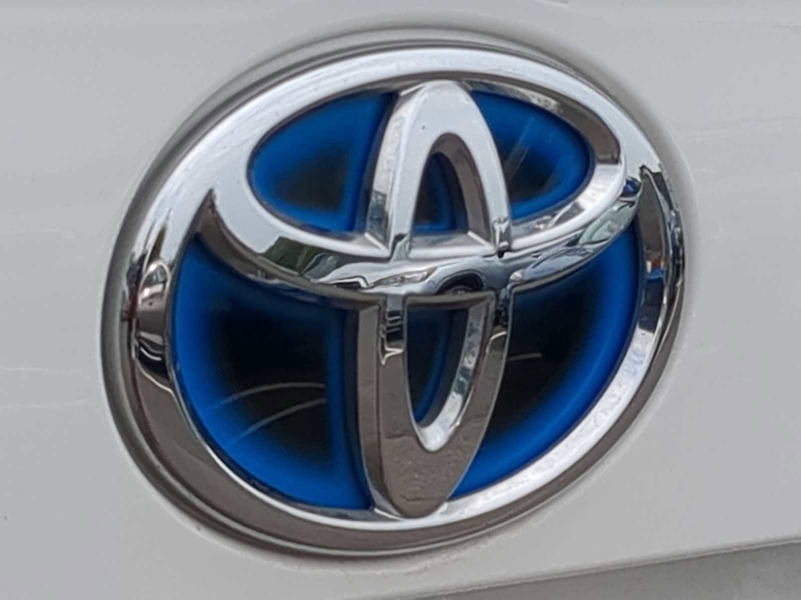 Used 2020 Toyota RAV4 XLE image 12