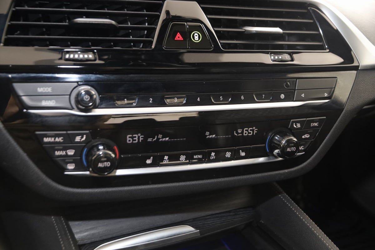 Used 2023 BMW M550i xDrive w/ Executive Package AWD/4WD image 38