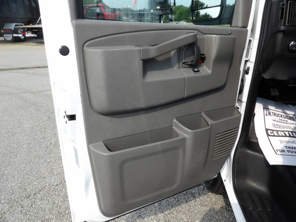 Used 2022 GMC Savana 2500 RWD image 14