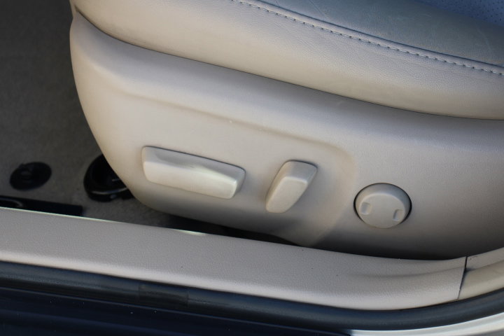 Used 2014 Toyota Camry XLE w/ Leather Package image 12