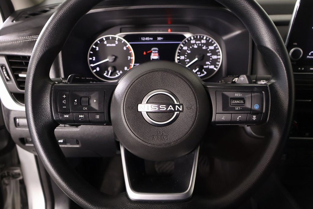 Used 2024 Nissan Rogue SV image 3