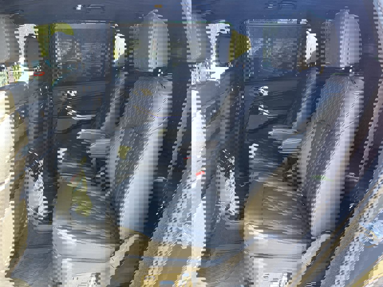 Certified 2024 BMW X7 M60i image 32