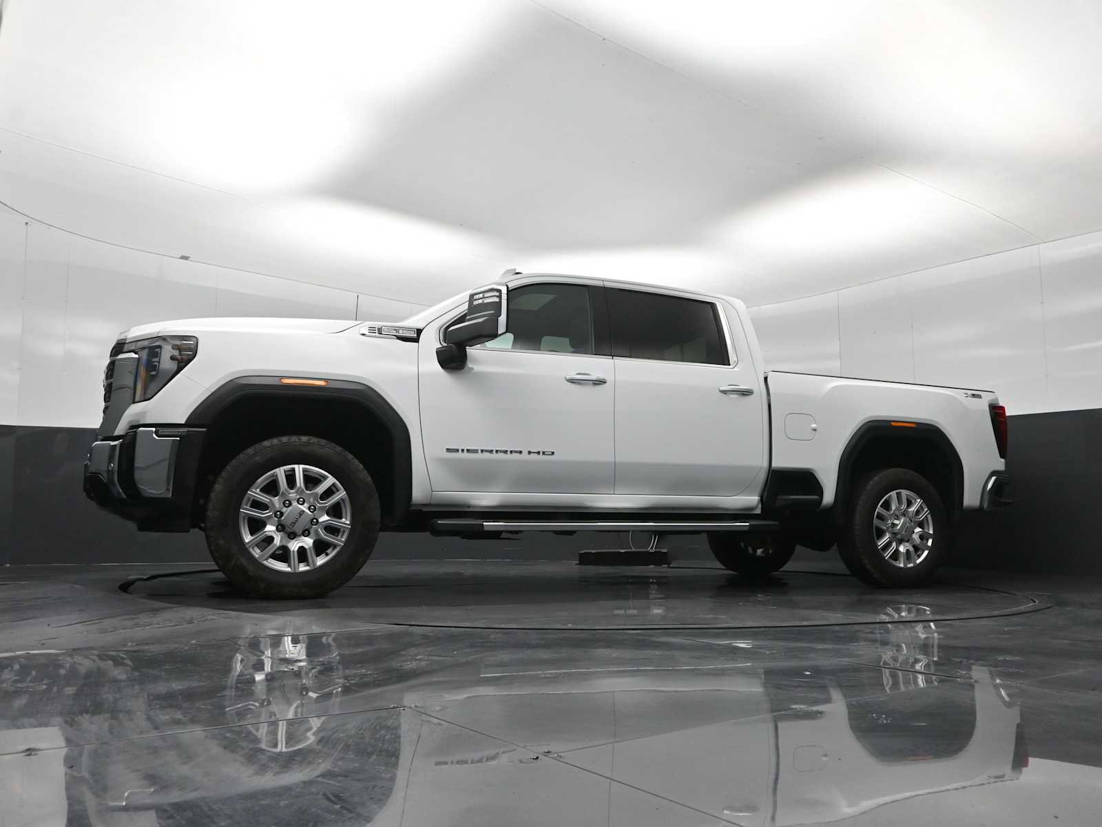 Used 2024 GMC Sierra 2500 SLT w/ SLT Premium Package image 26