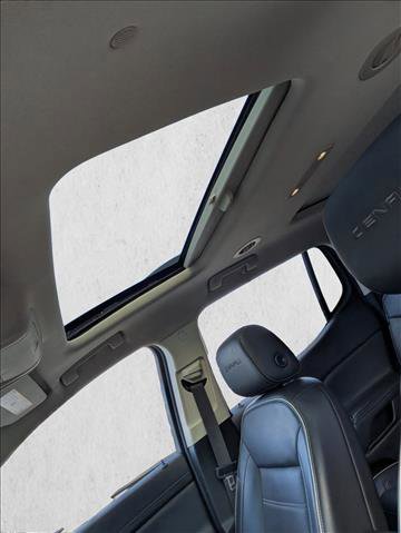 Used 2021 GMC Acadia Denali w/ Denali Technology Package image 17