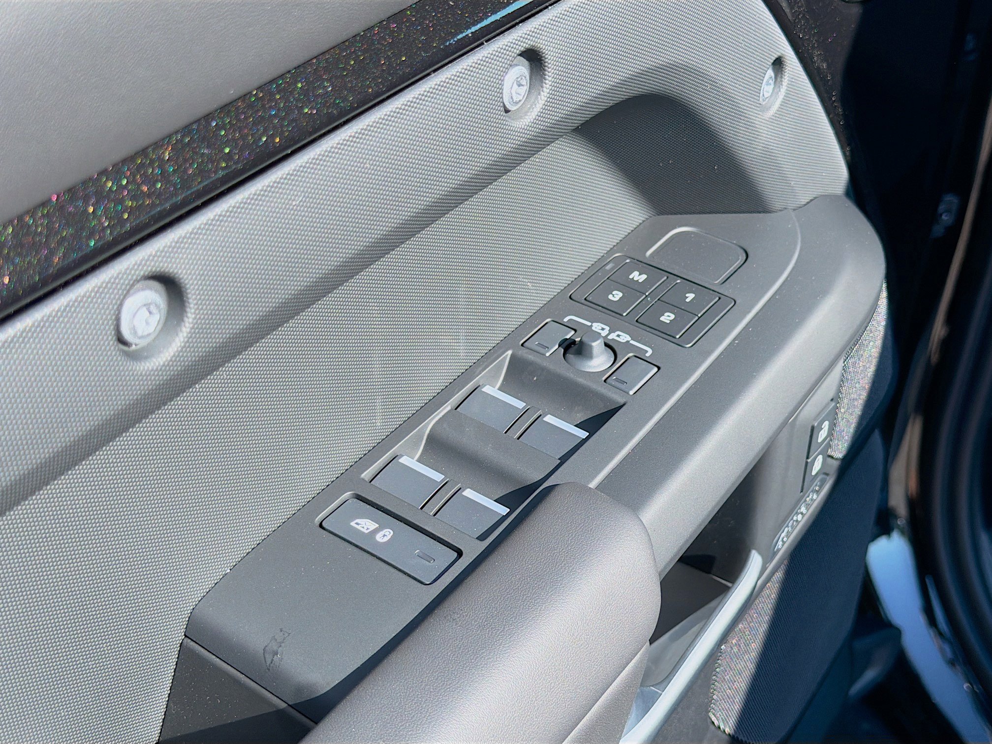 New 2026 Land Rover Defender 110 X-Dynamic SE image 22