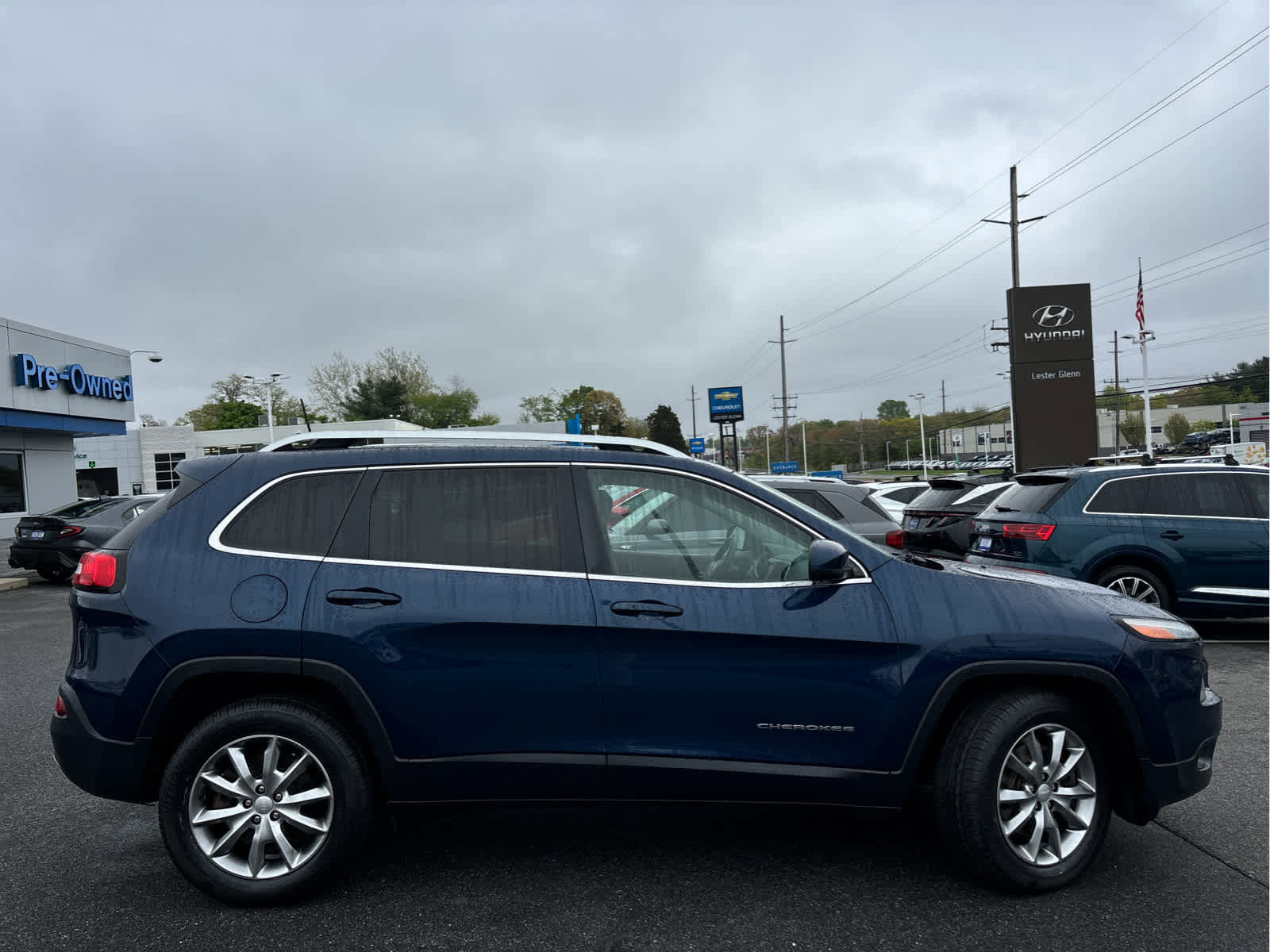 Used 2018 Jeep Cherokee Limited AWD/4WD image 3