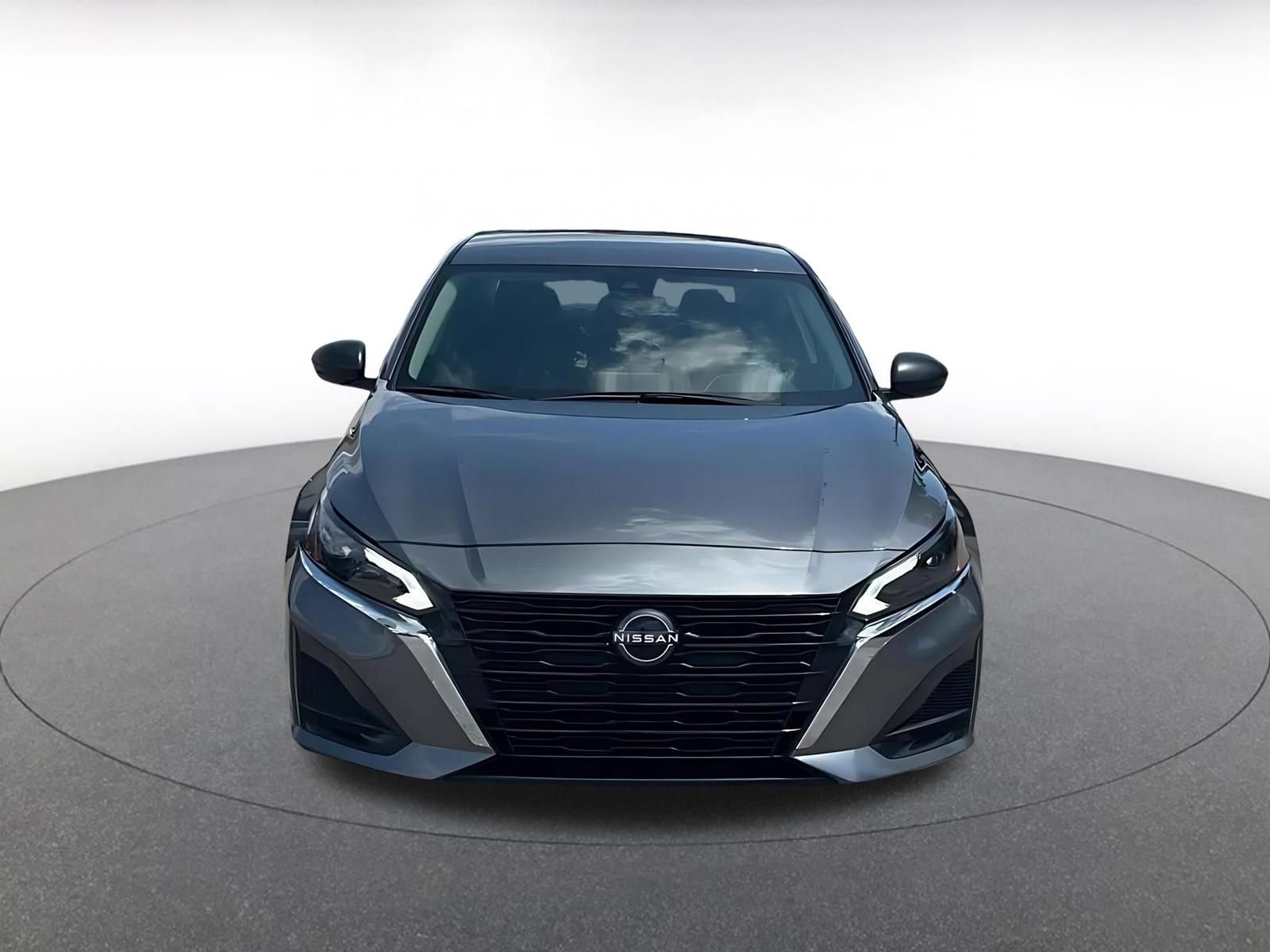 Used 2025 Nissan Altima 2.5 SV FWD image 4