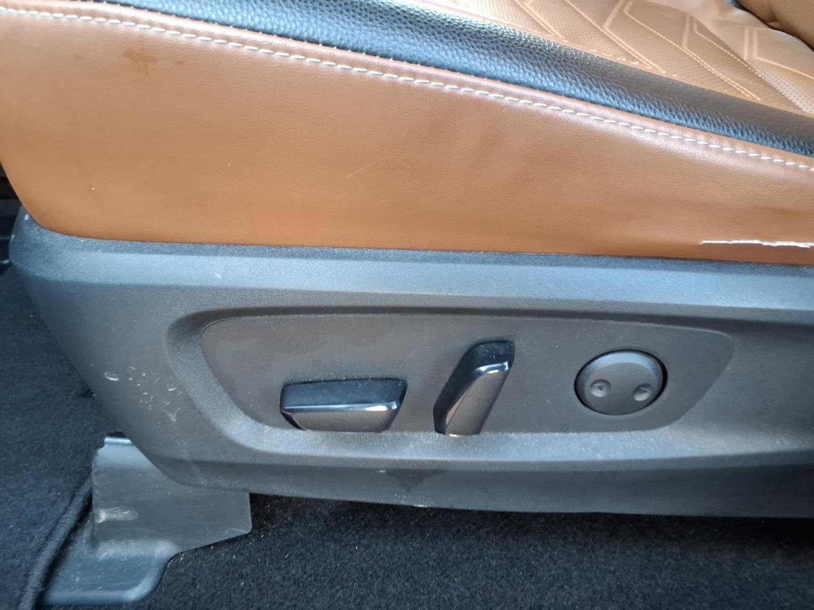 Used 2023 Nissan Pathfinder Platinum image 9