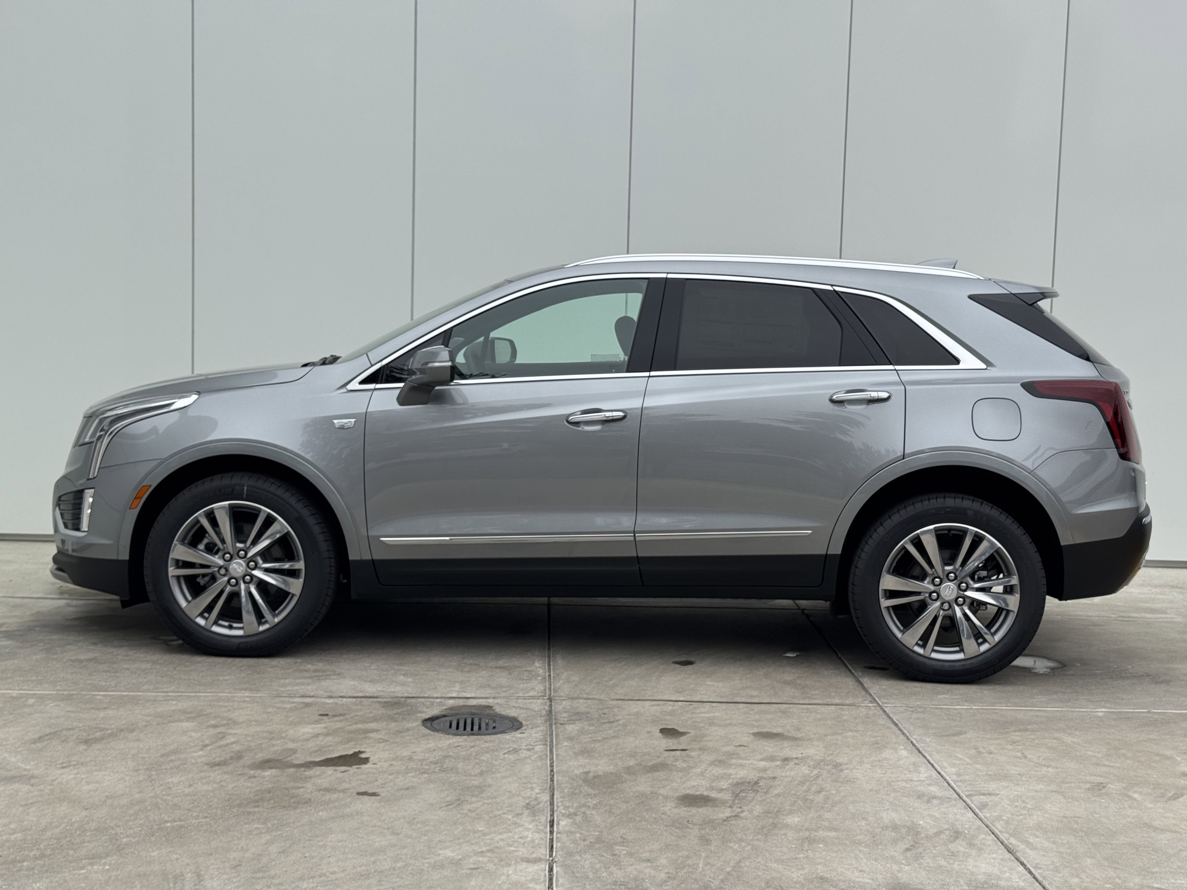 New 2025 Cadillac XT5 Premium Luxury image 4