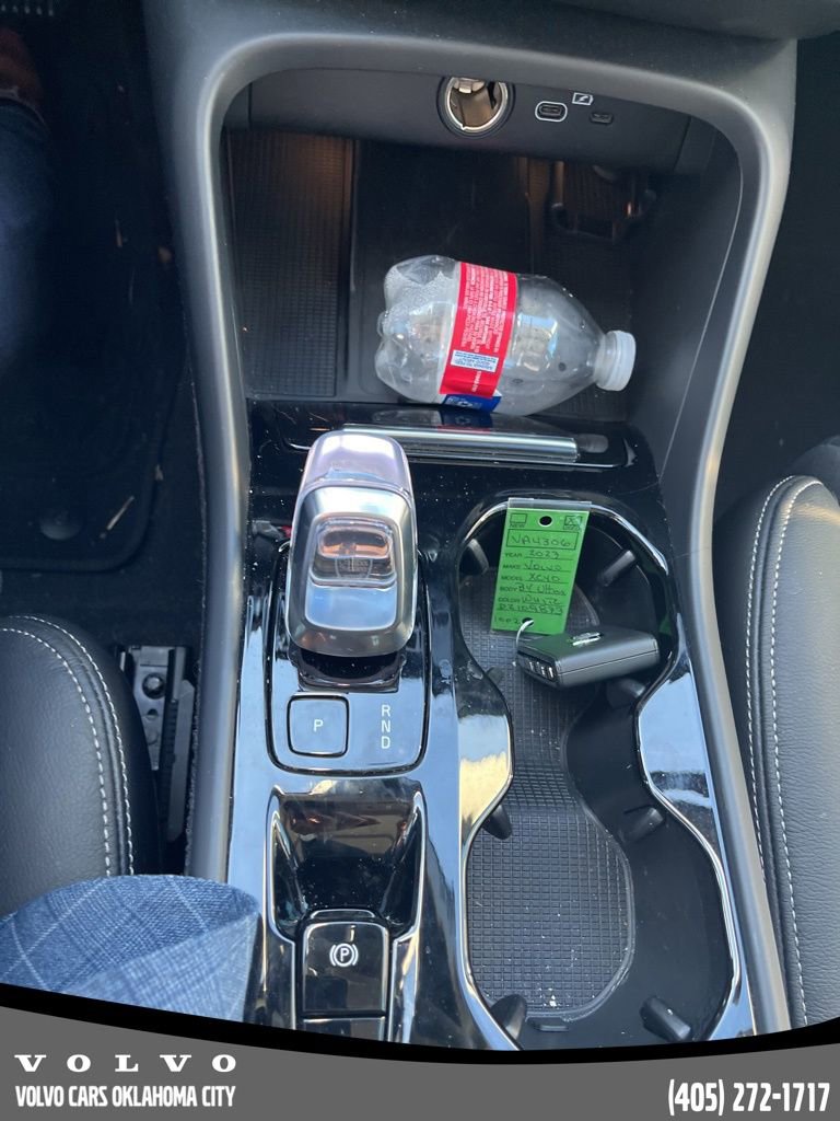 Certified 2023 Volvo XC40 B4 Ultimate w/ Protection Package Premier image 12