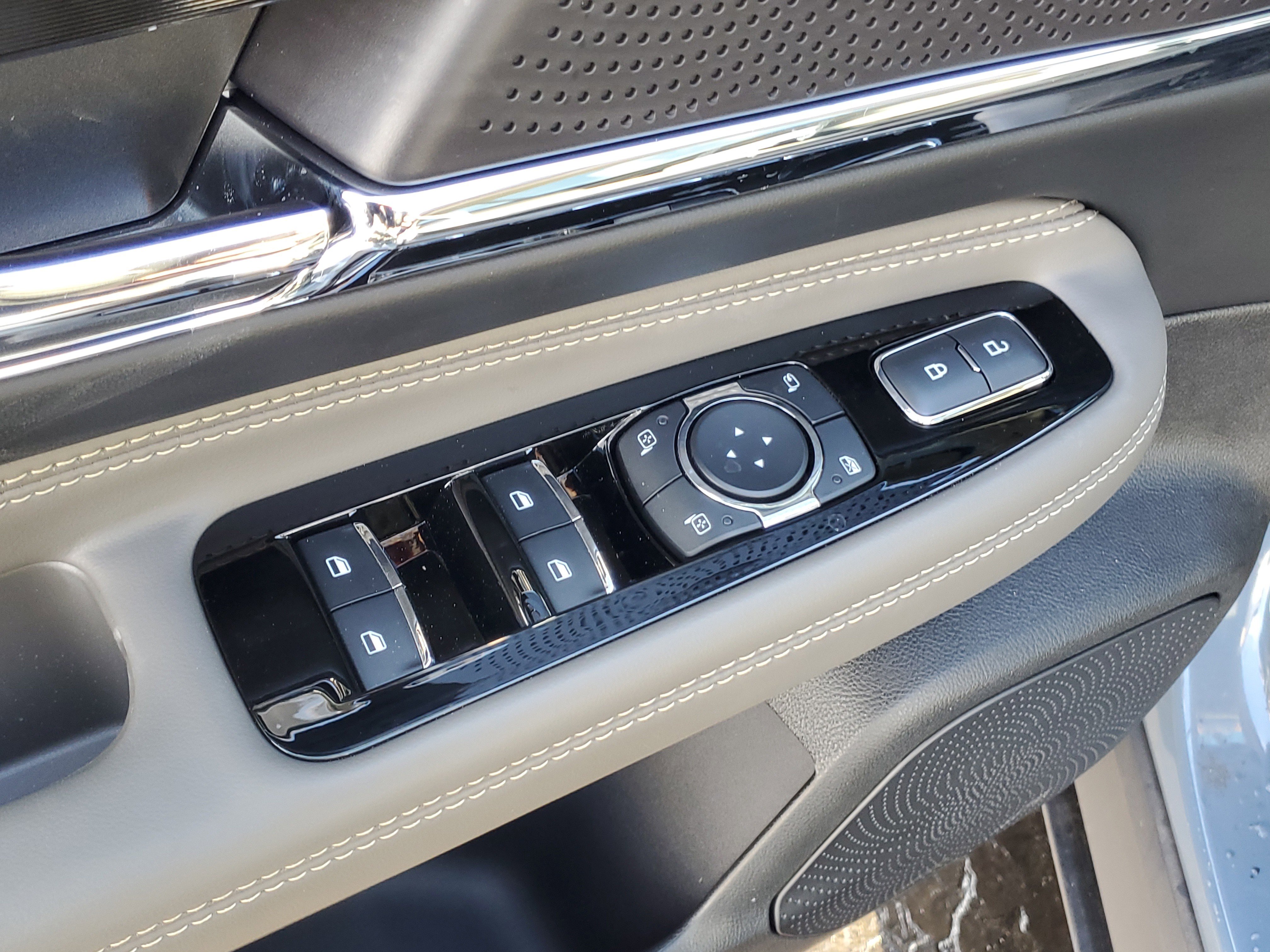 New 2025 Lincoln Corsair Grand Touring w/ Rear Removable Package Tray image 10