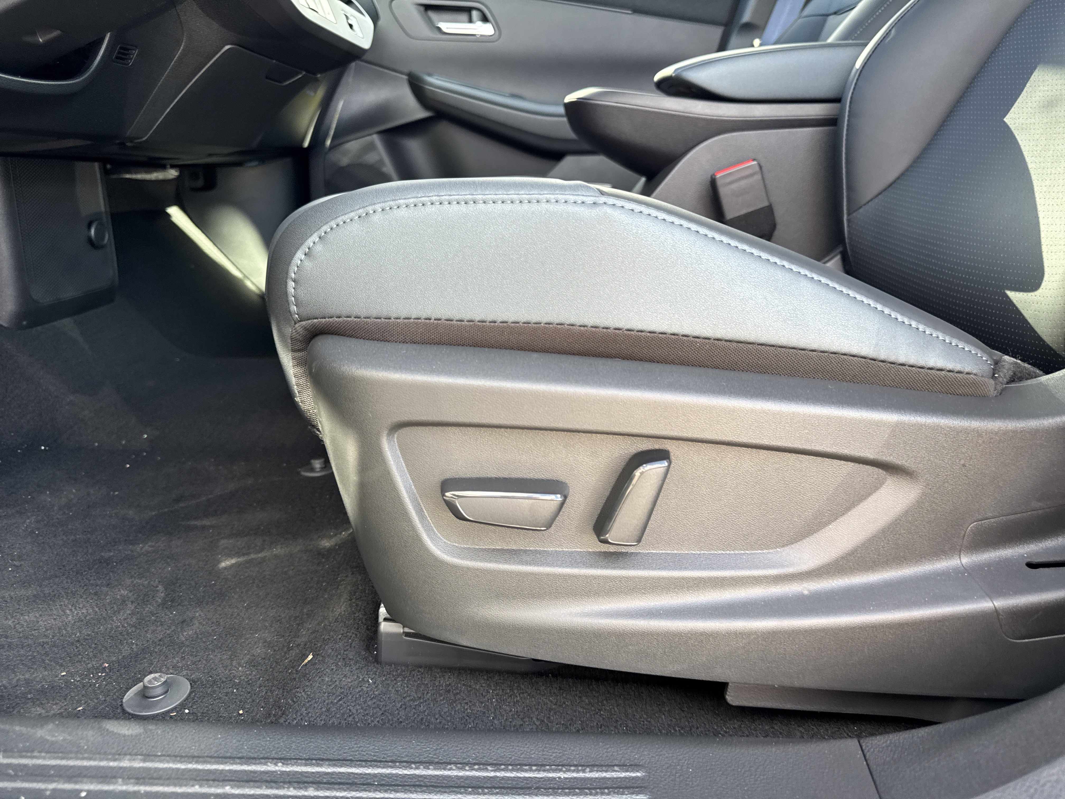 New 2026 Nissan Leaf SV+ FWD image 10