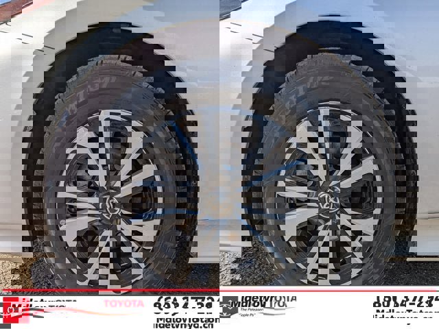 Used 2017 Toyota Prius Prime Premium image 9