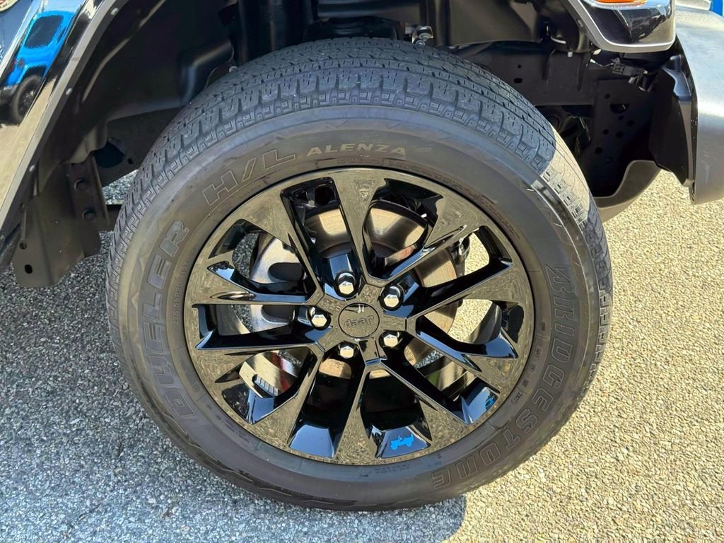 Used 2022 Jeep Wrangler Unlimited Sahara w/ Cold Weather Group image 8