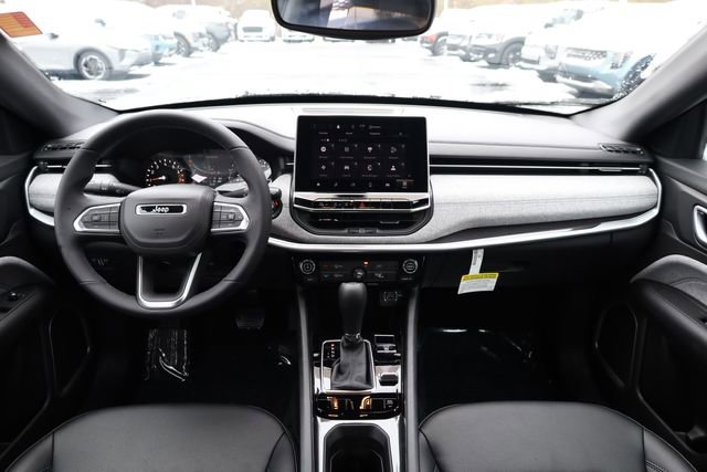 Used 2024 Jeep Compass Latitude image 16